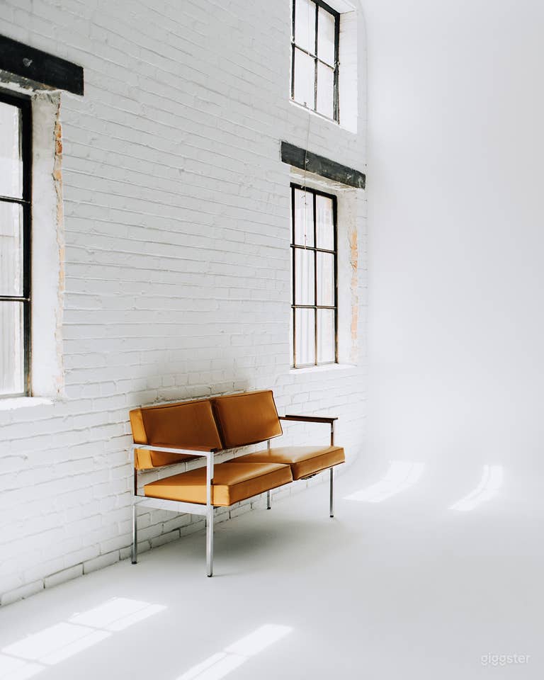  Natural Light, White Brick- Studio 
