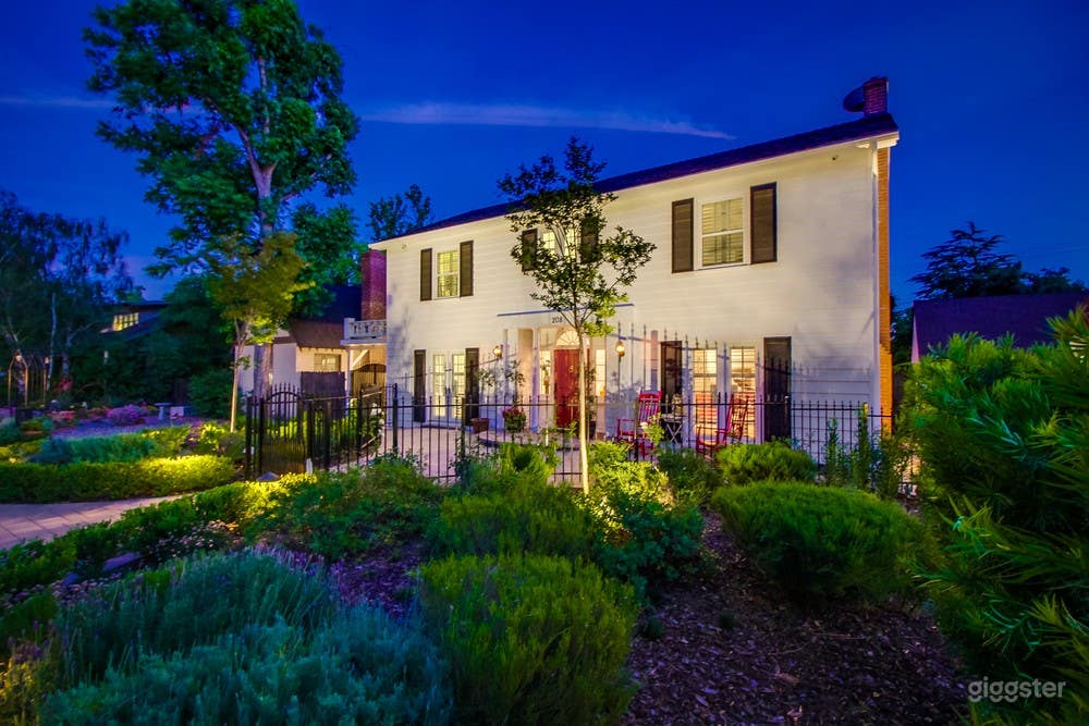 Grand 1935 Colonial Home Photo 4