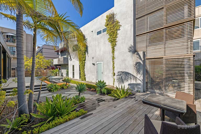  Dos casas en un lote a pasos de la playa en Marina Del Rey 