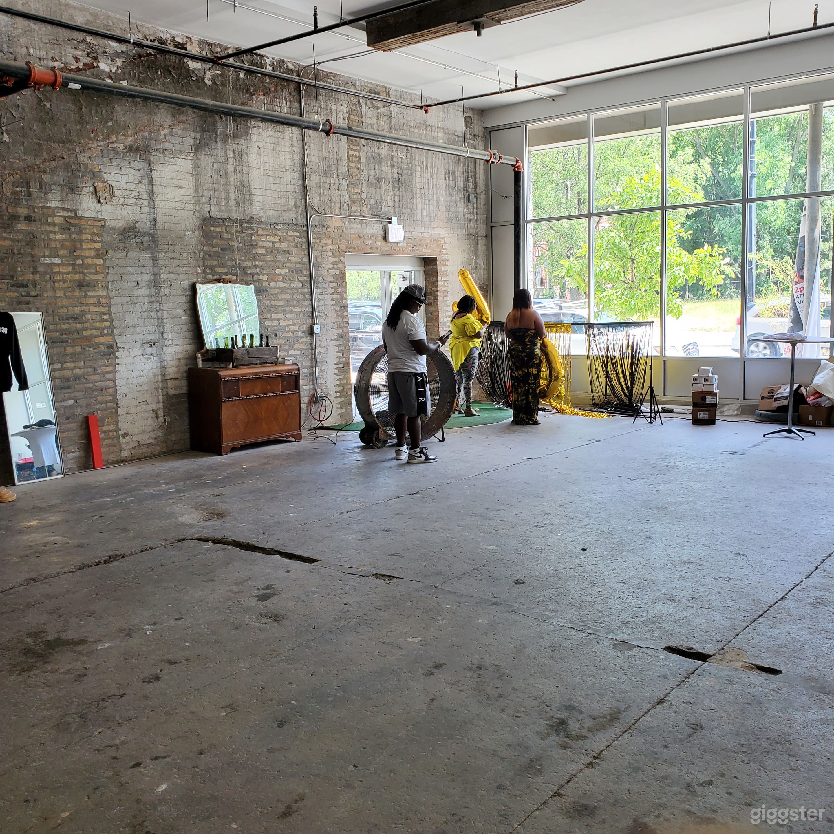 Versatile Building For Production Photo 4