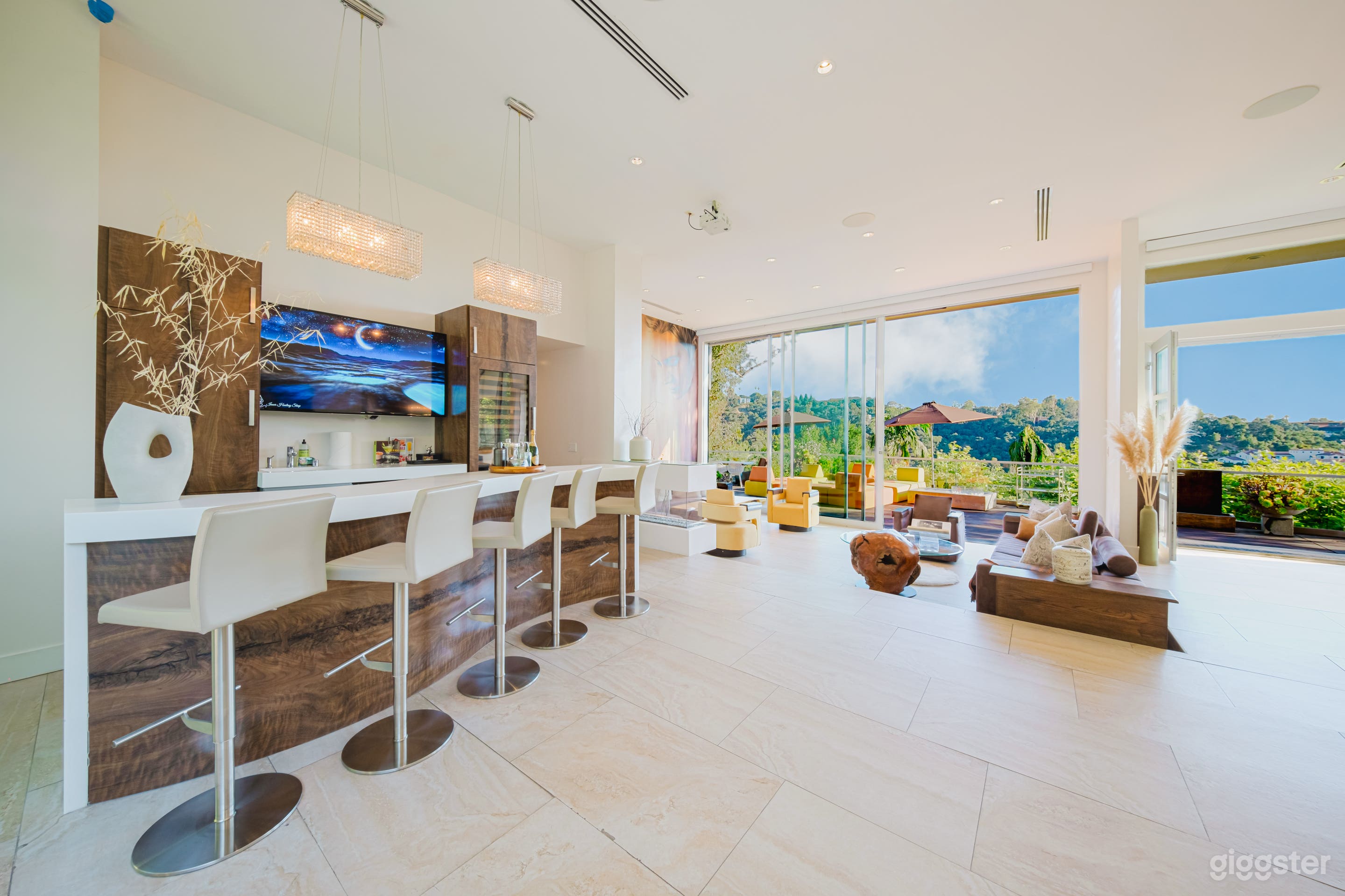 WRAPPED IN GLASS, DESIGNED FOR STORY Photo 3