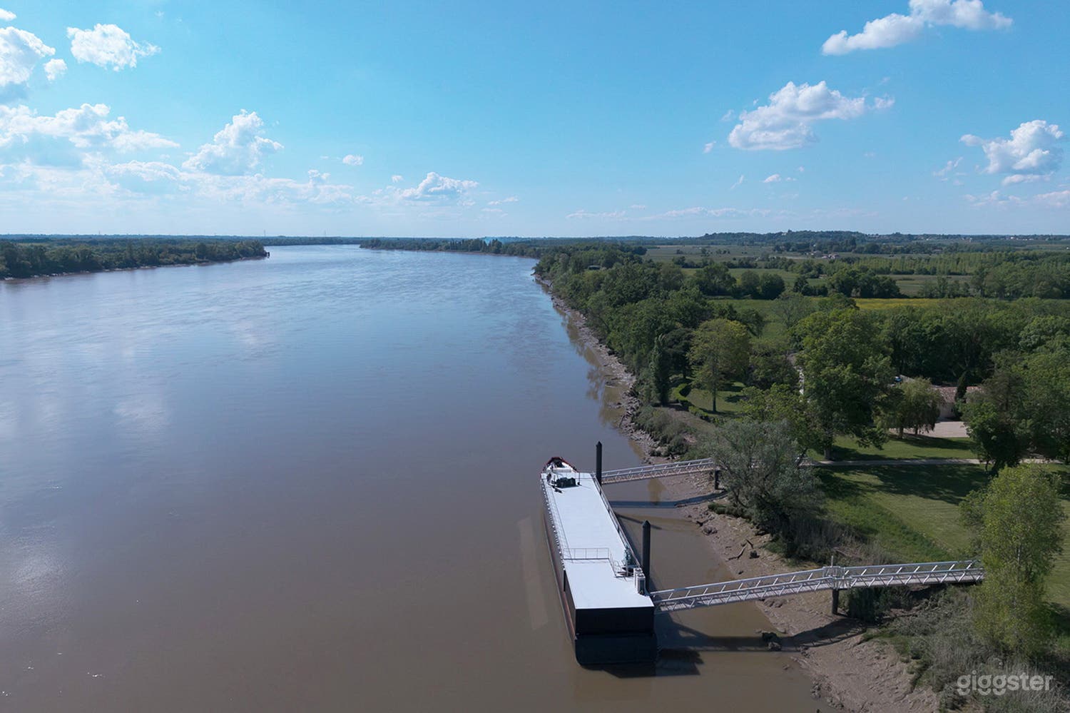 Mascaret Barge – Event Barge &amp; Filming Location on the banks Photo 1
