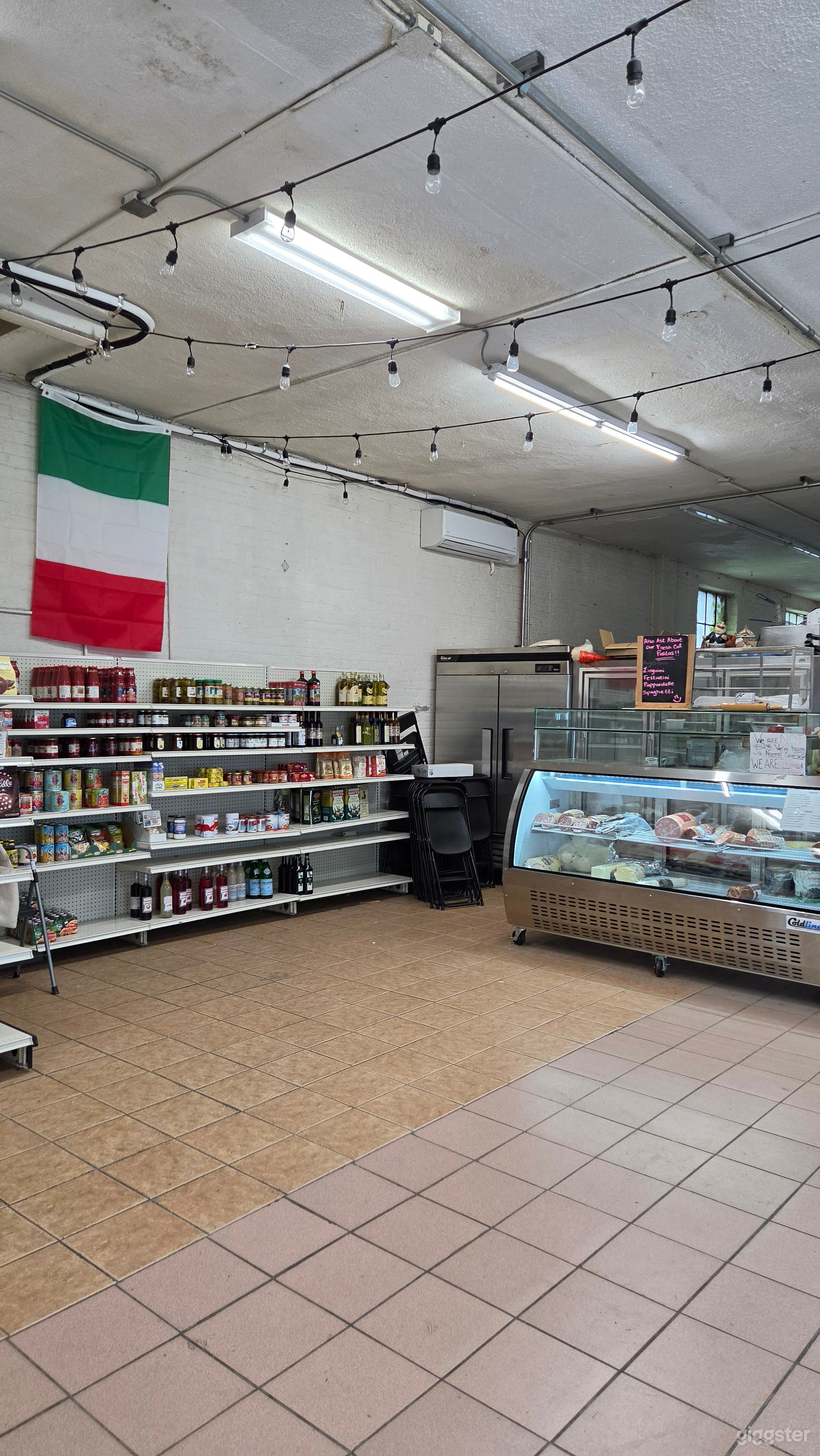Vintage Italian Bodega 1970-1990's Photo 2