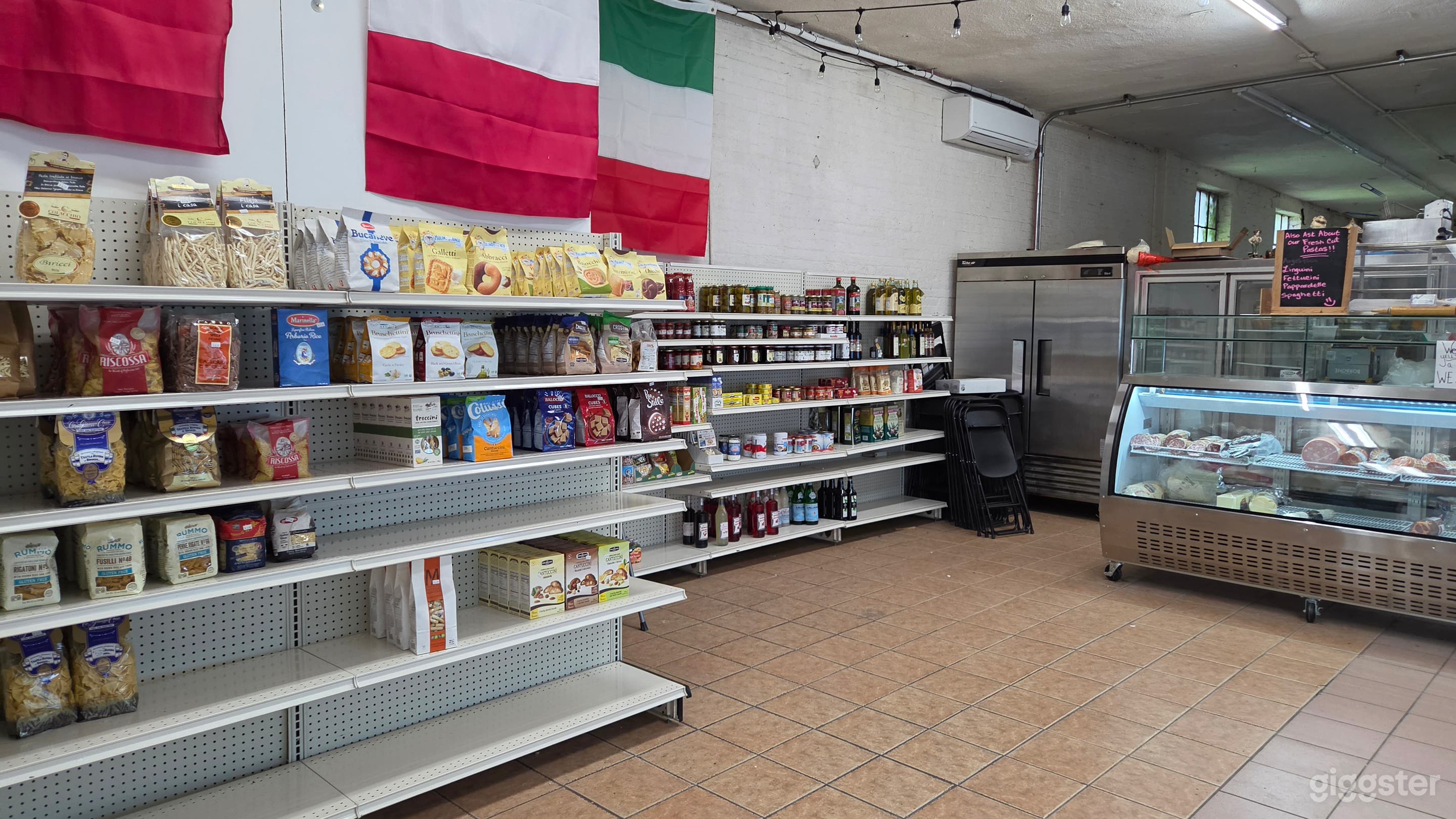 Vintage Italian Bodega 1970-1990's Photo 4