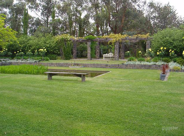 Romantic Wedding Ceremony and Reception Venue Photo 4