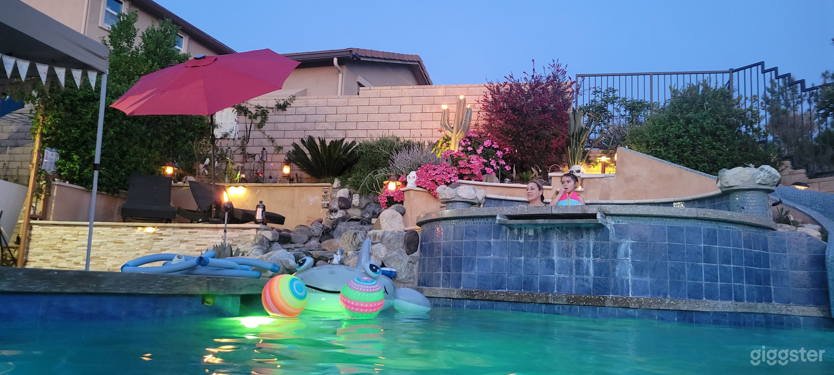 Hawaiian-themed Pool with Sunset View Photo 4