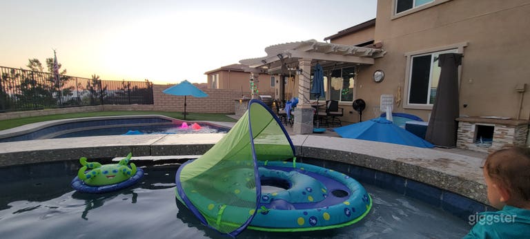  Hawaiian-themed Pool with Sunset View 