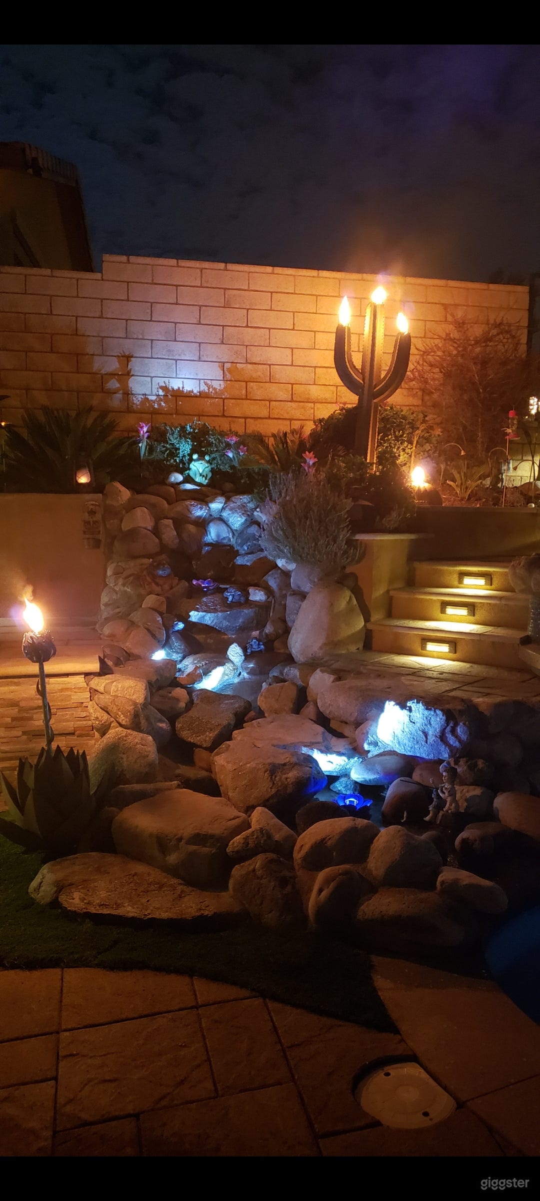 Hawaiian-themed Pool with Sunset View Photo 3