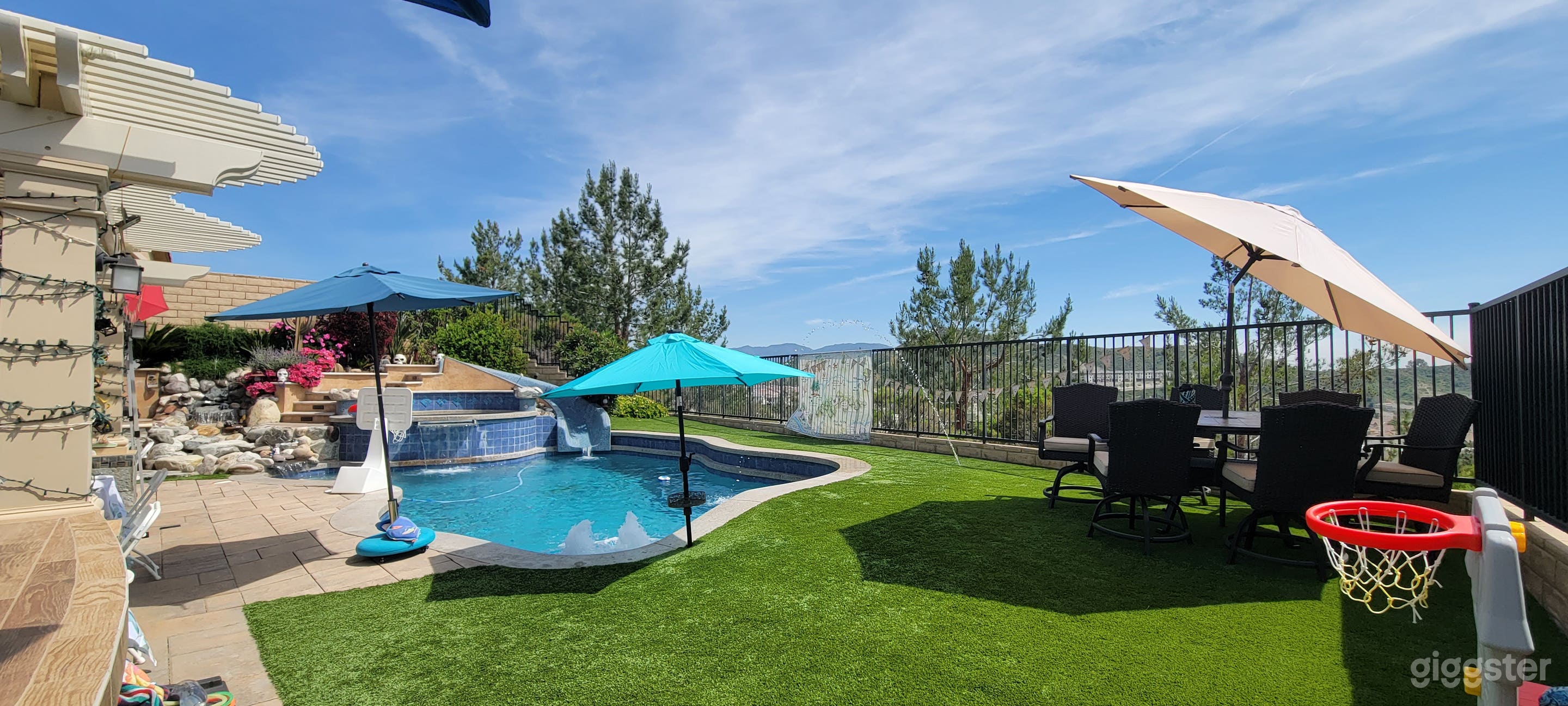 Hawaiian-themed Pool with Sunset View Photo 1