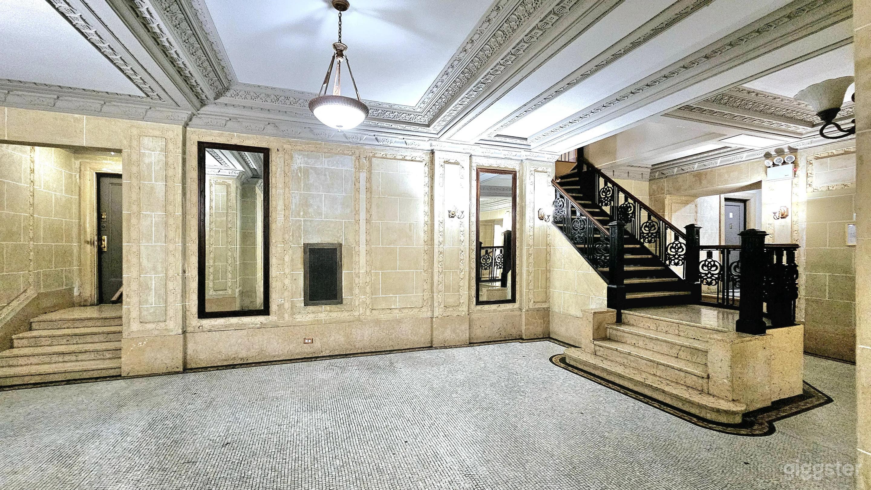 LOBBY FOR FILM/PHOTO 1913 LUXURY LANDMARK Photo 3