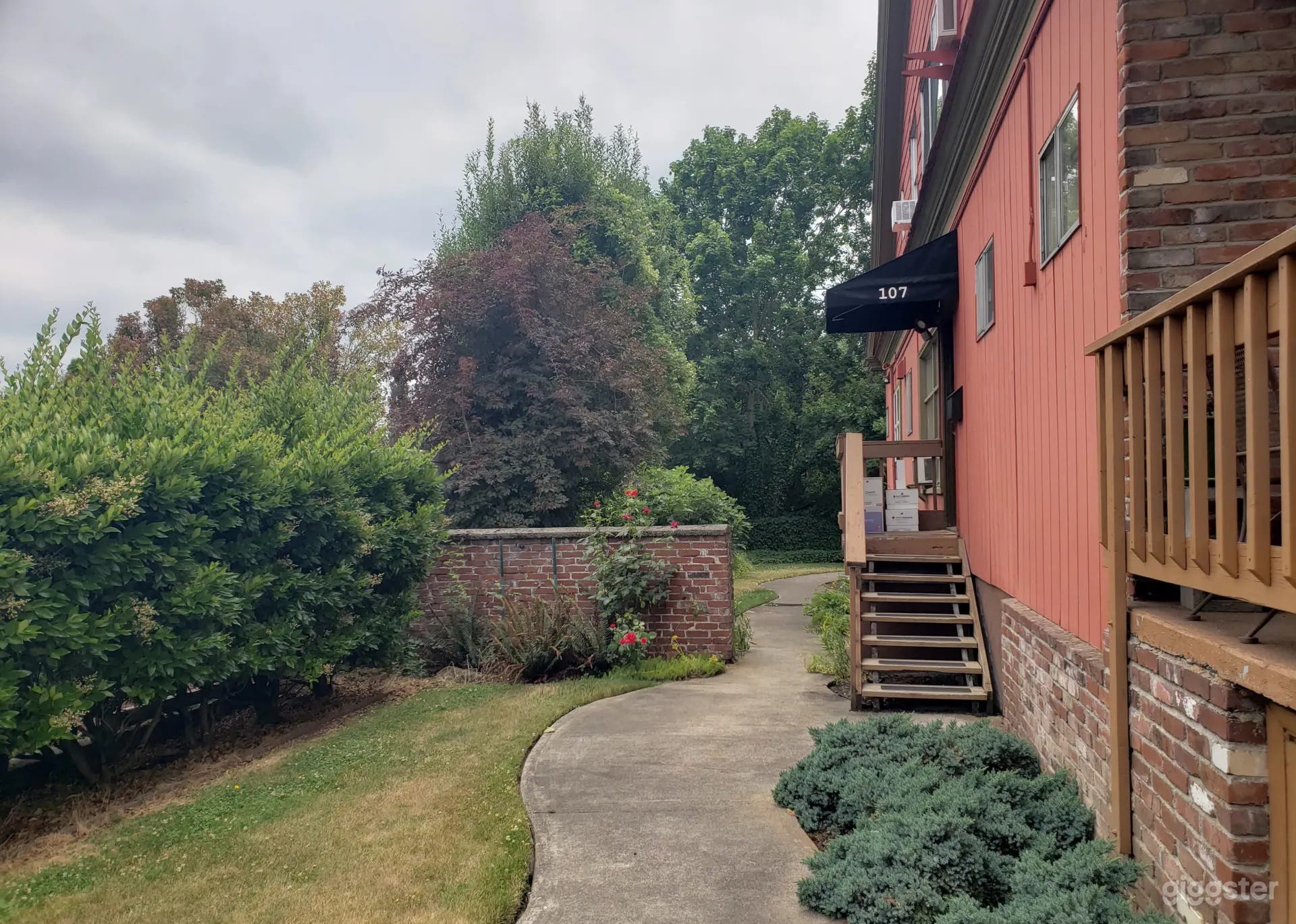 Urban Upstairs Space in Portland Photo 1