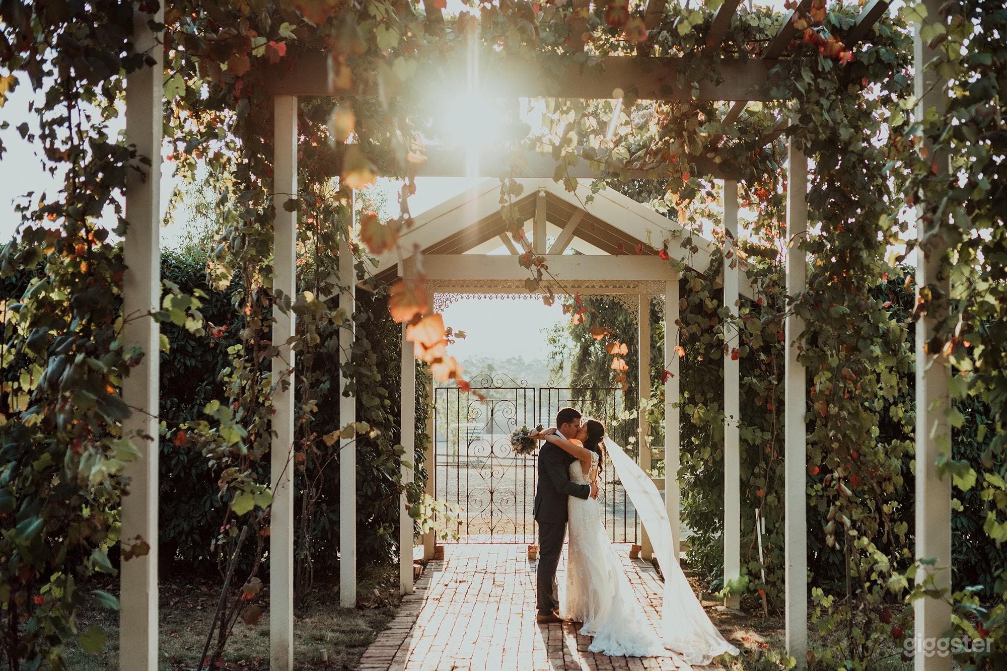 Large Natural Estate in Victoria Photo 1