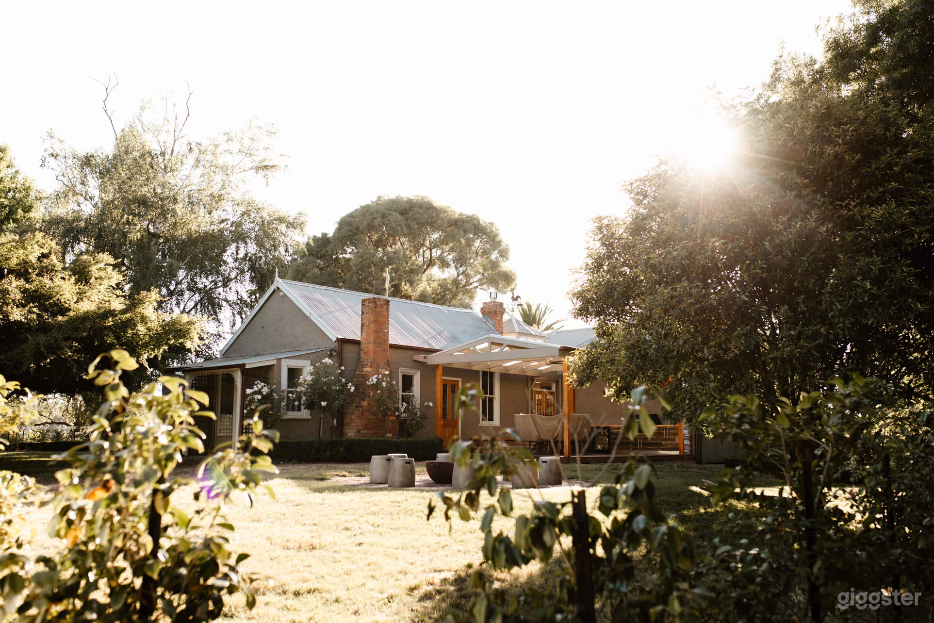 Large Natural Estate in Victoria Photo 2