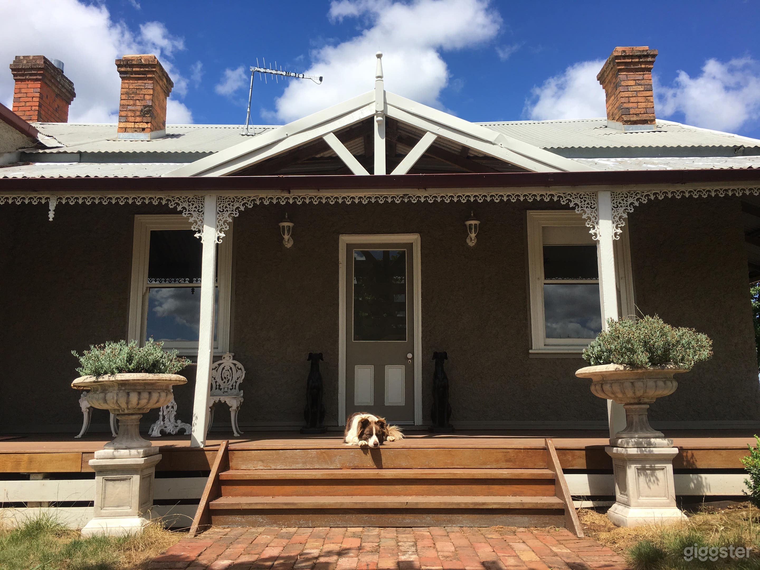 Large Natural Estate in Victoria Photo 4