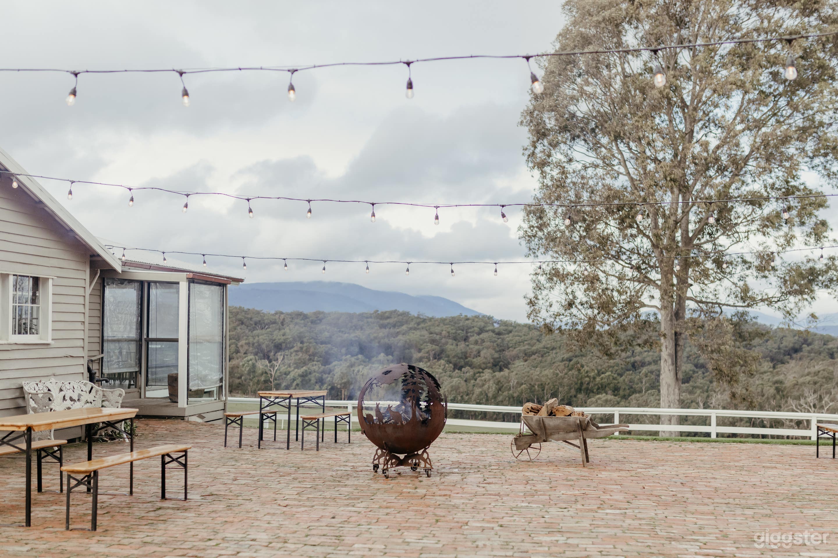 Large Natural Estate in Victoria Photo 3