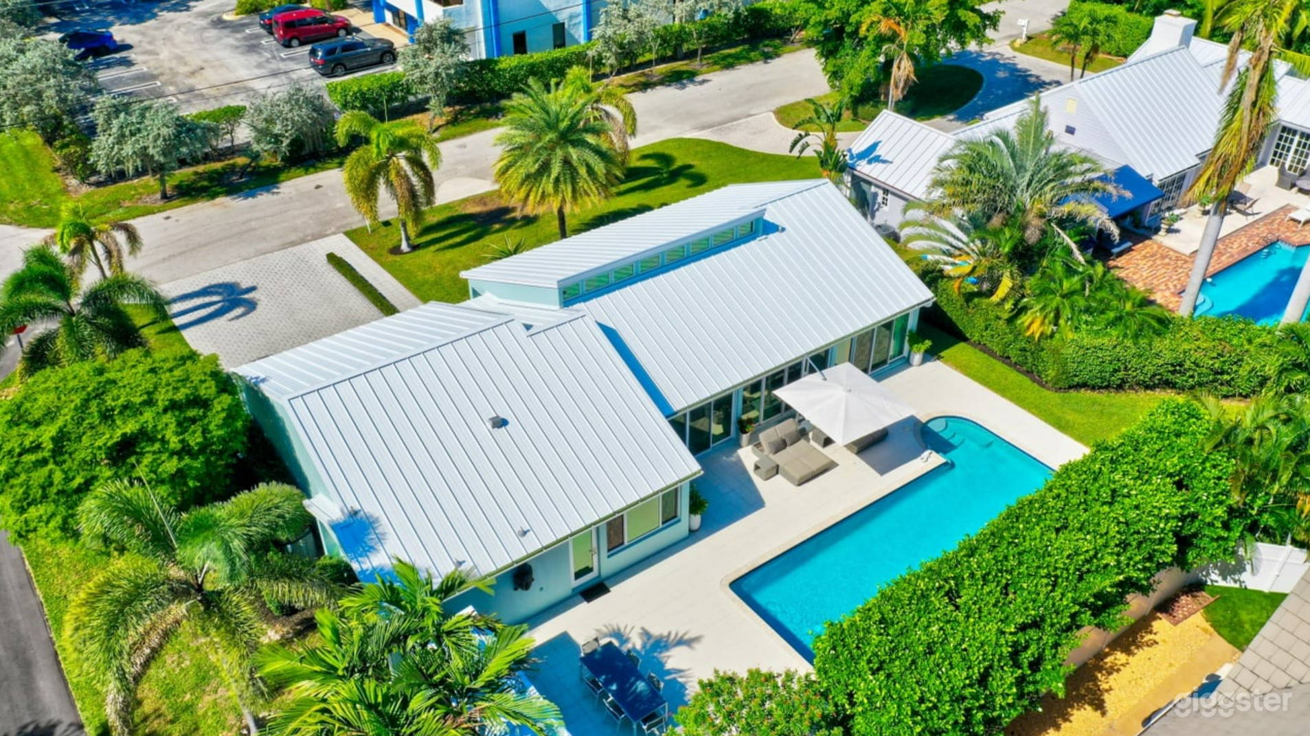 #755 Spectacular modern mid century water front home Photo 2