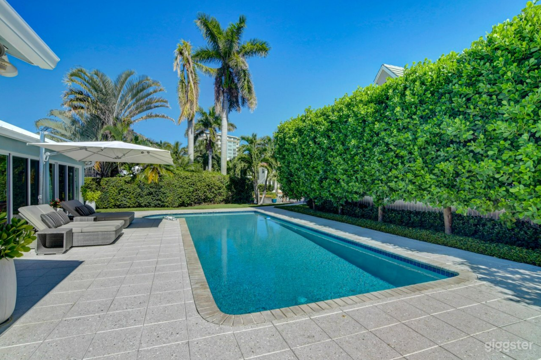 #755 Spectacular modern mid century water front home Photo 4