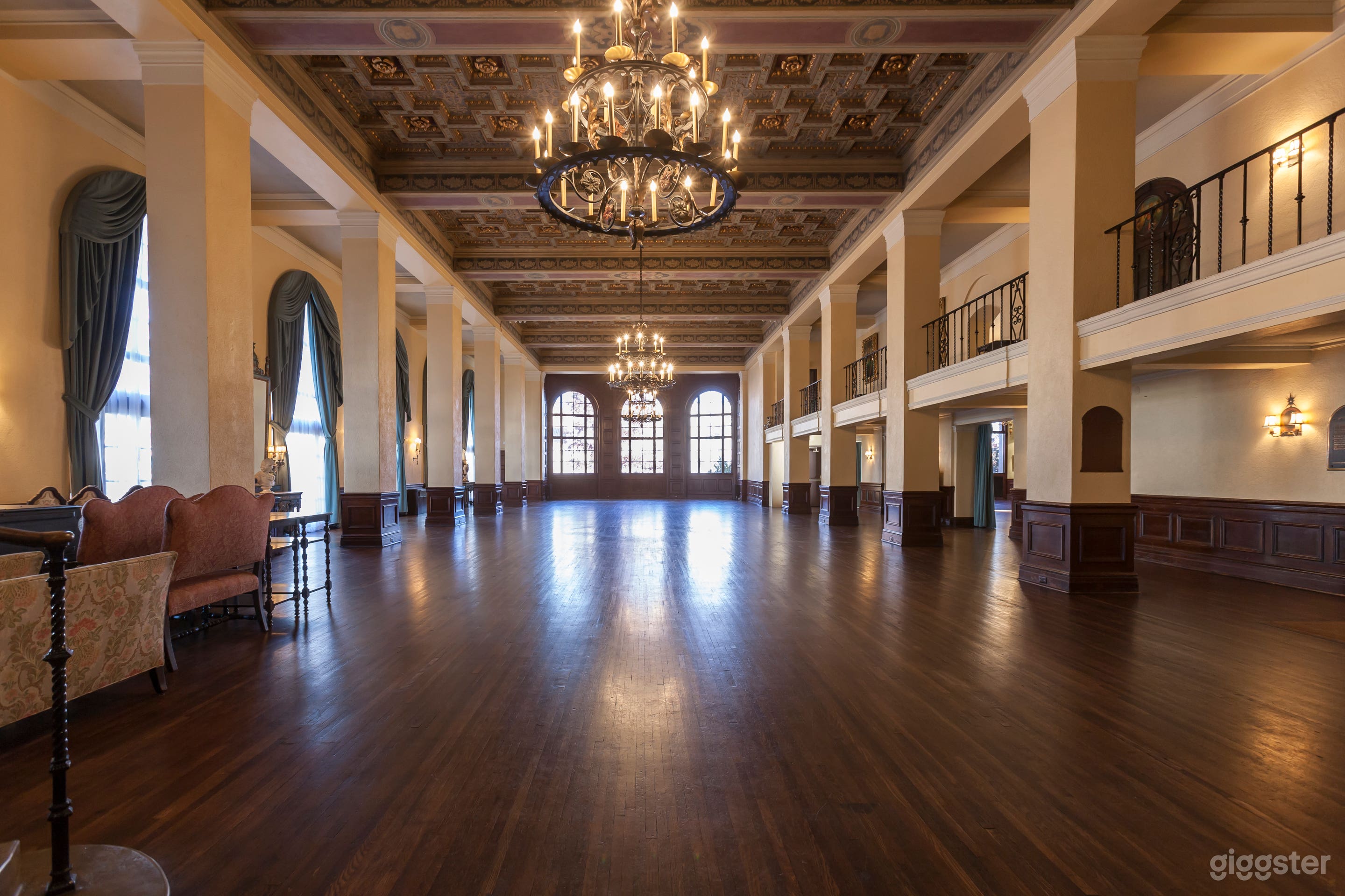 Old Hollywood - Club Photo 1