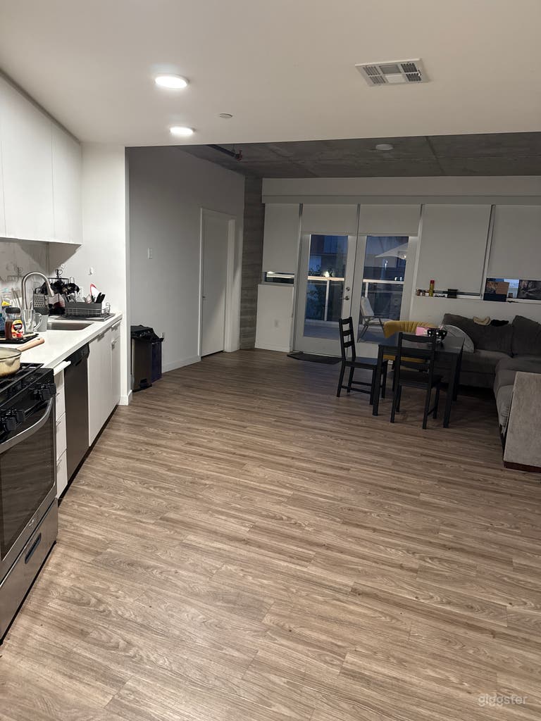  + acces to upstairs 
Use kitchen , bathroom 