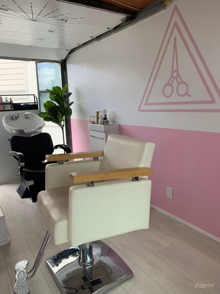  Hair salon on wheels!!  Drop off and pick up available anywhere in the Lower mainland 