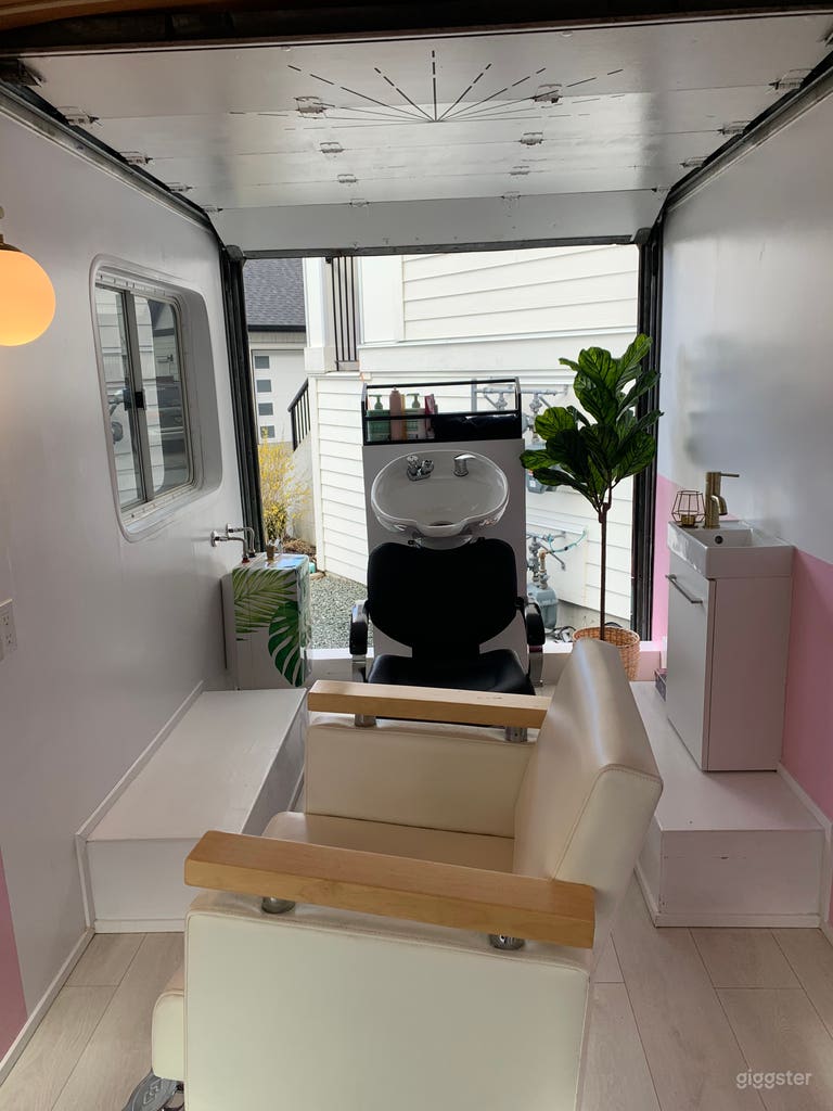  Hair salon on wheels!!  Drop off and pick up available anywhere in the Lower mainland 