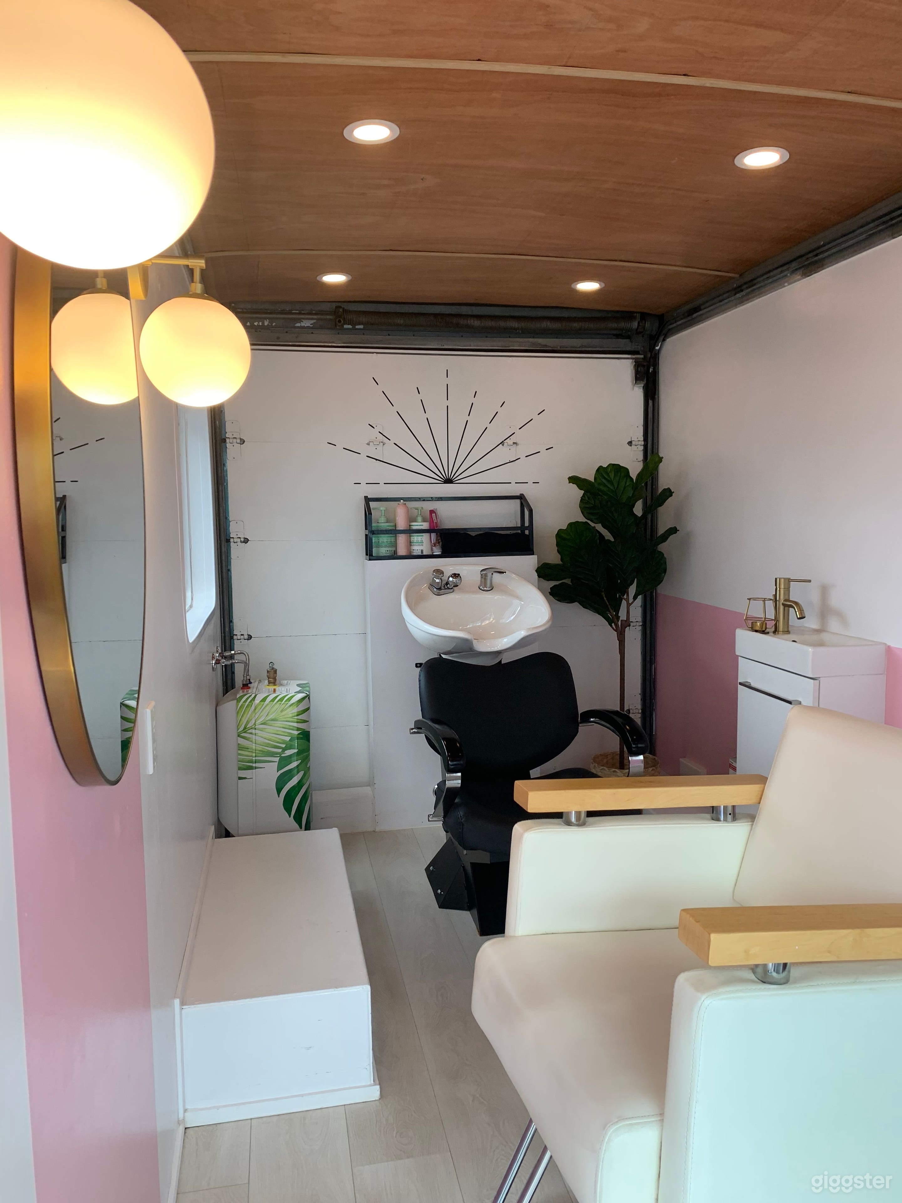 Hair salon on wheels!!  Drop off and pick up available anywhere in the Lower mainland Photo 1