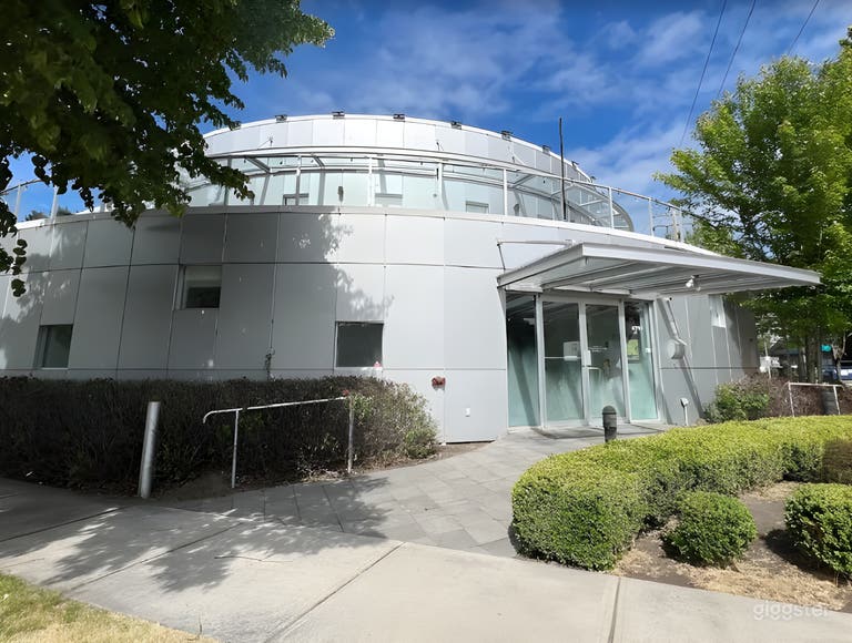  Minimalist Private Workspaces in Coworking 