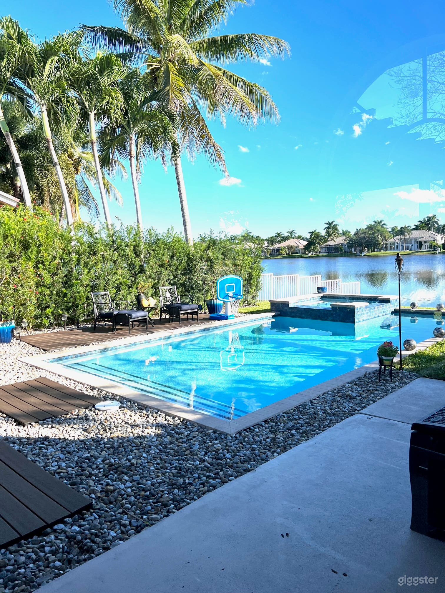 Beautiful Lake Escape Photo 3