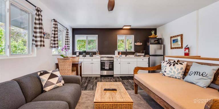  Fascinating Modern Style Bungalow in Haleiwa 