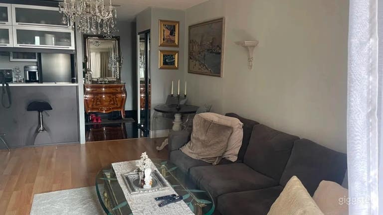  Luxury Downtown Toronto Condo with Private Terrace 