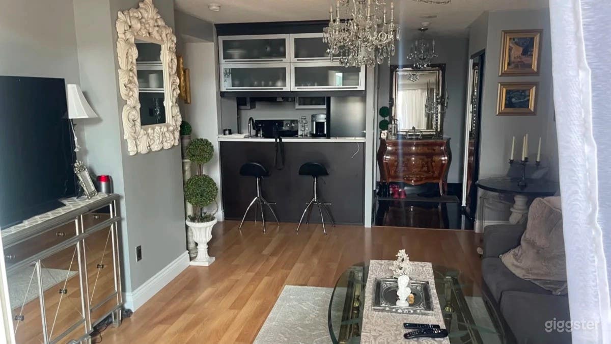 Luxury Downtown Toronto Condo with Private Terrace Photo 4