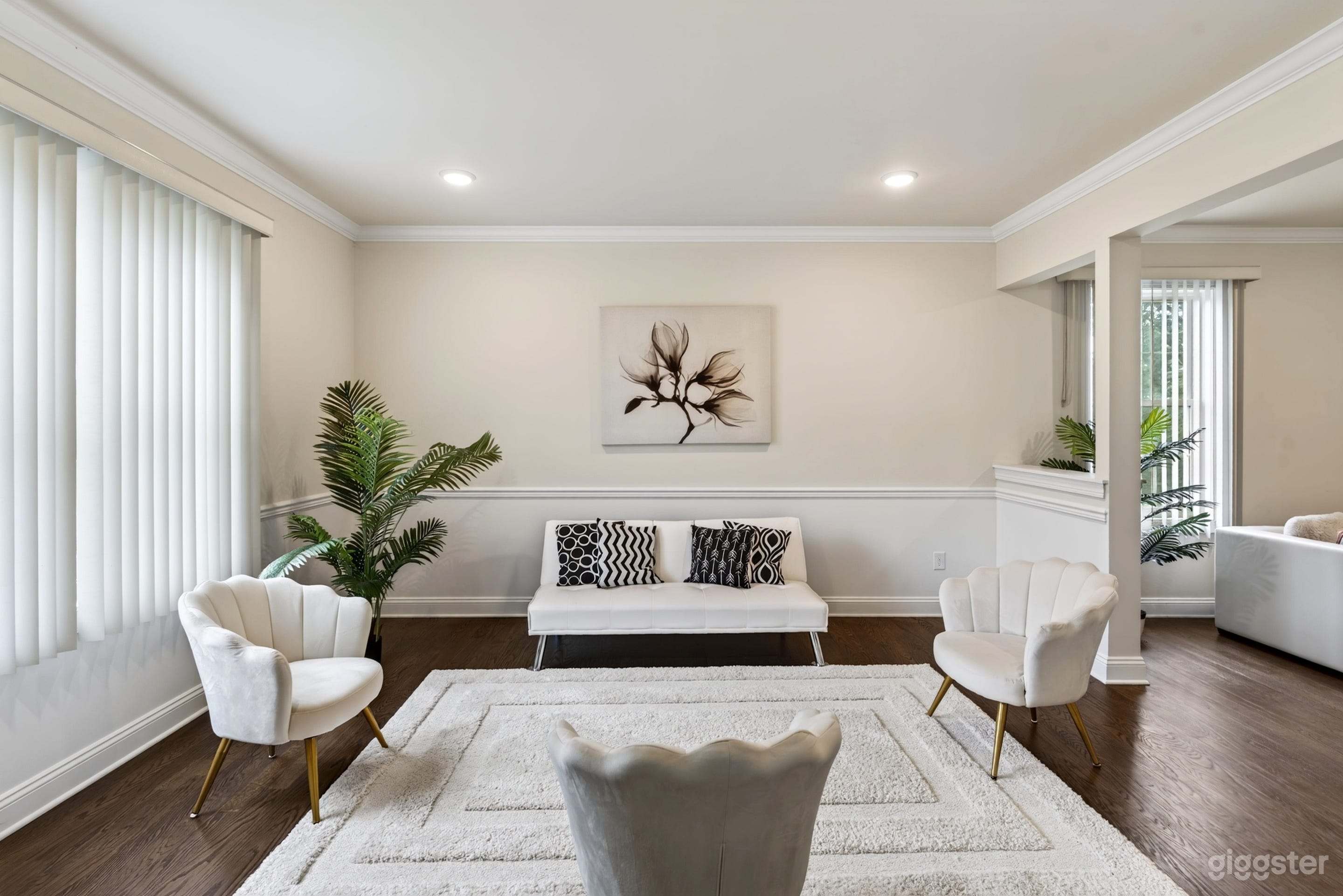 Elegant Modern Home with Kitchen, Dining & Scenic Deck Photo 3