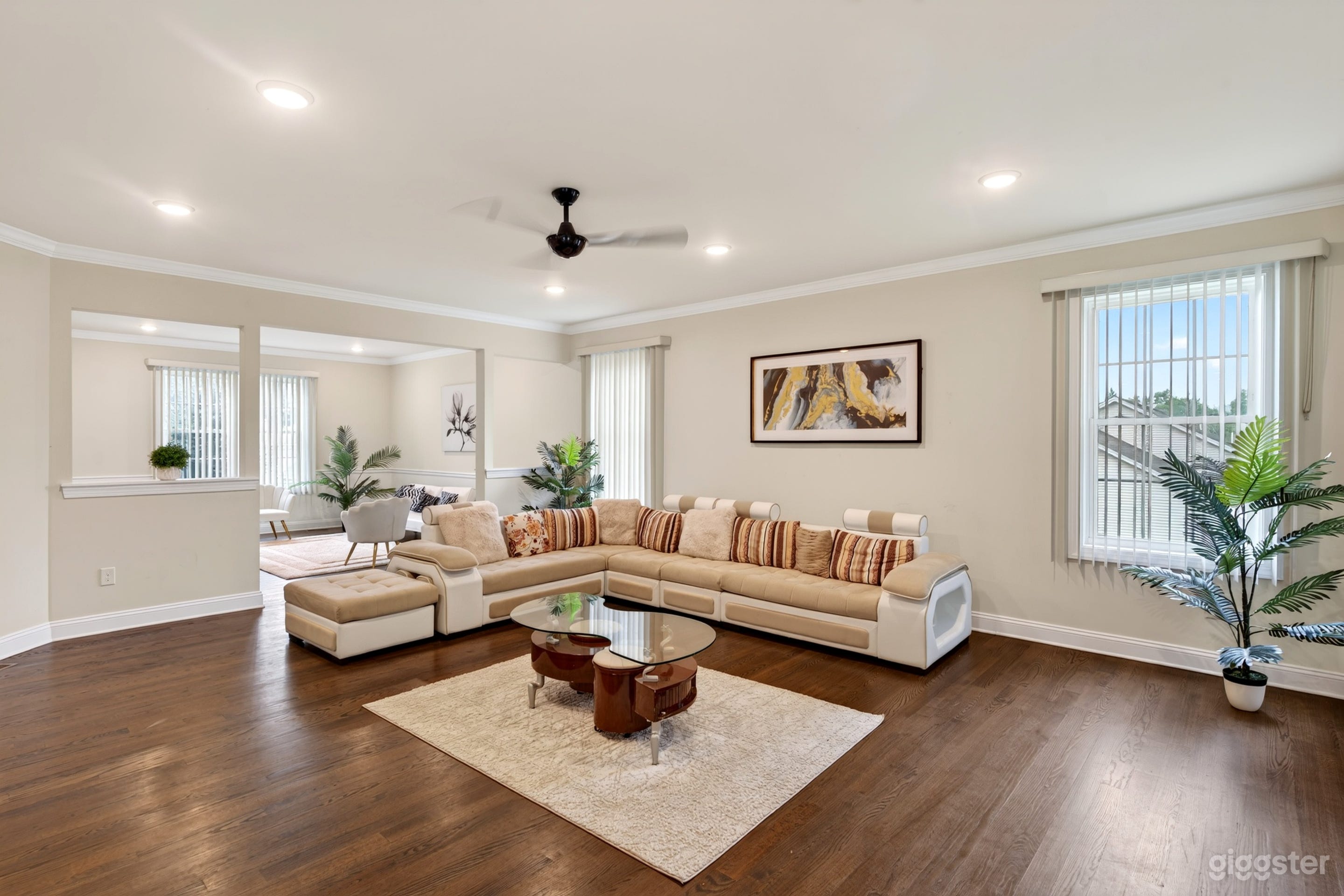 Elegant Modern Home with Kitchen, Dining & Scenic Deck Photo 4