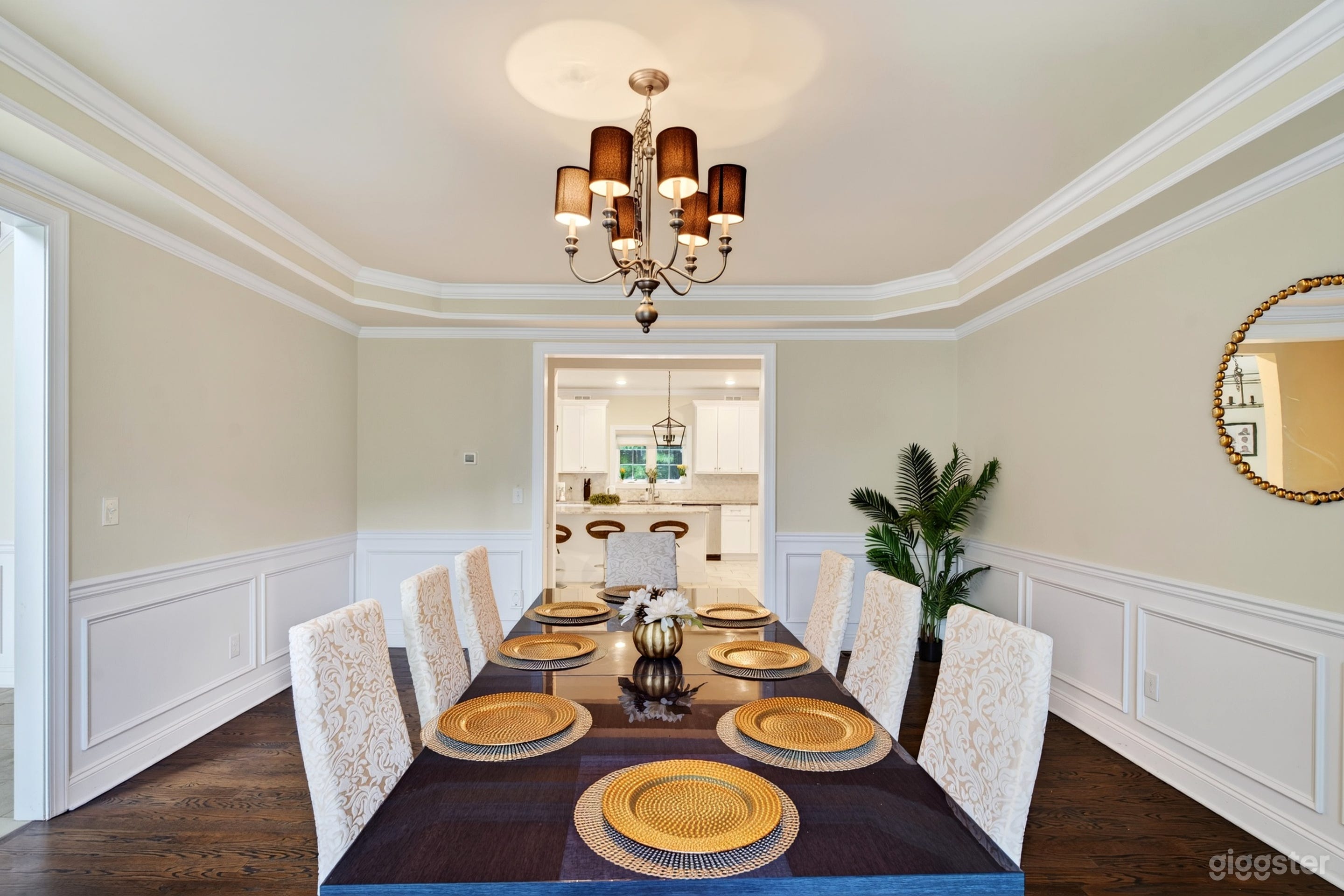 Elegant Modern Home with Kitchen, Dining & Scenic Deck Photo 1