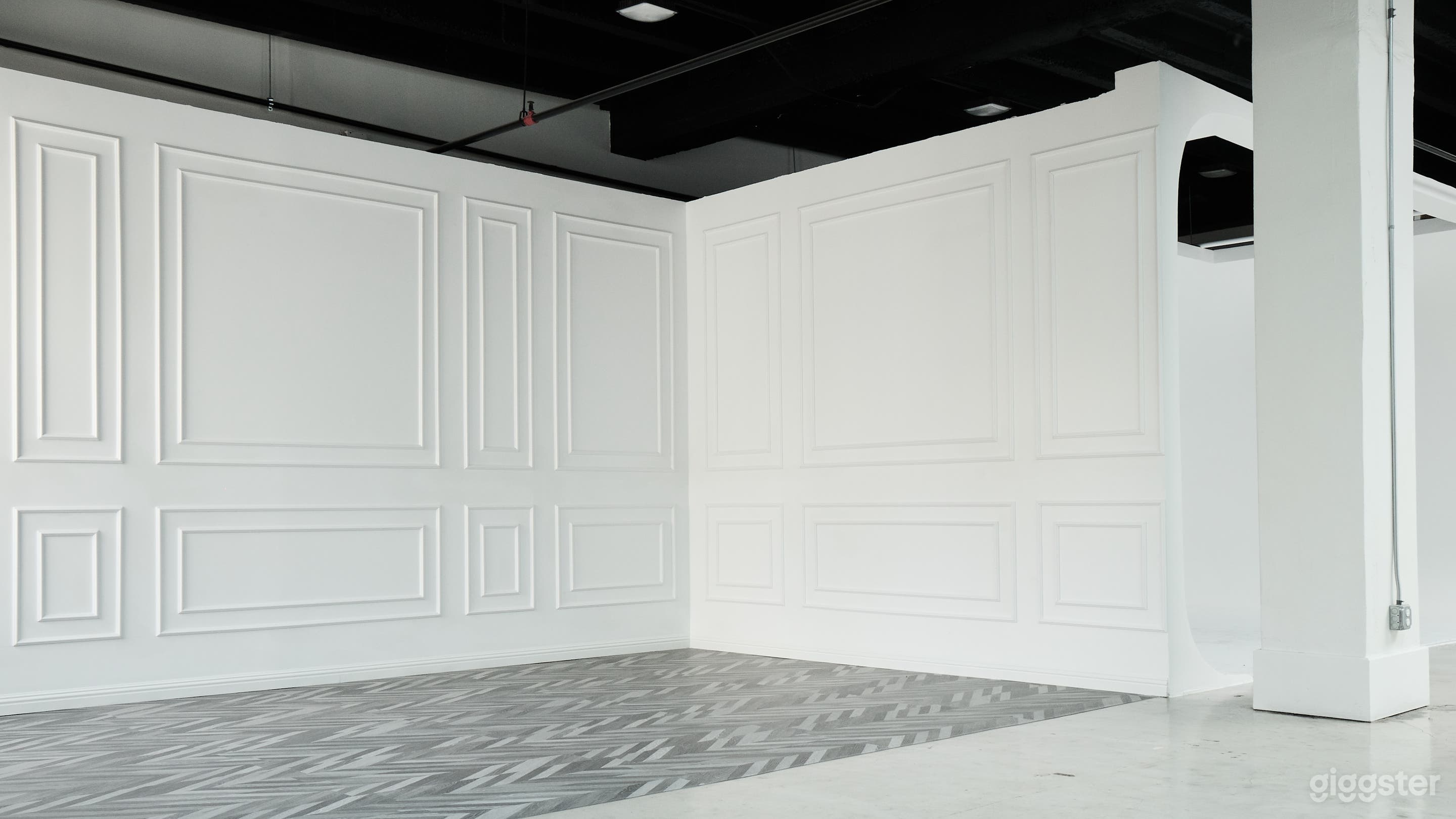 Daylight Downtown Los Angeles modular studio Photo 3