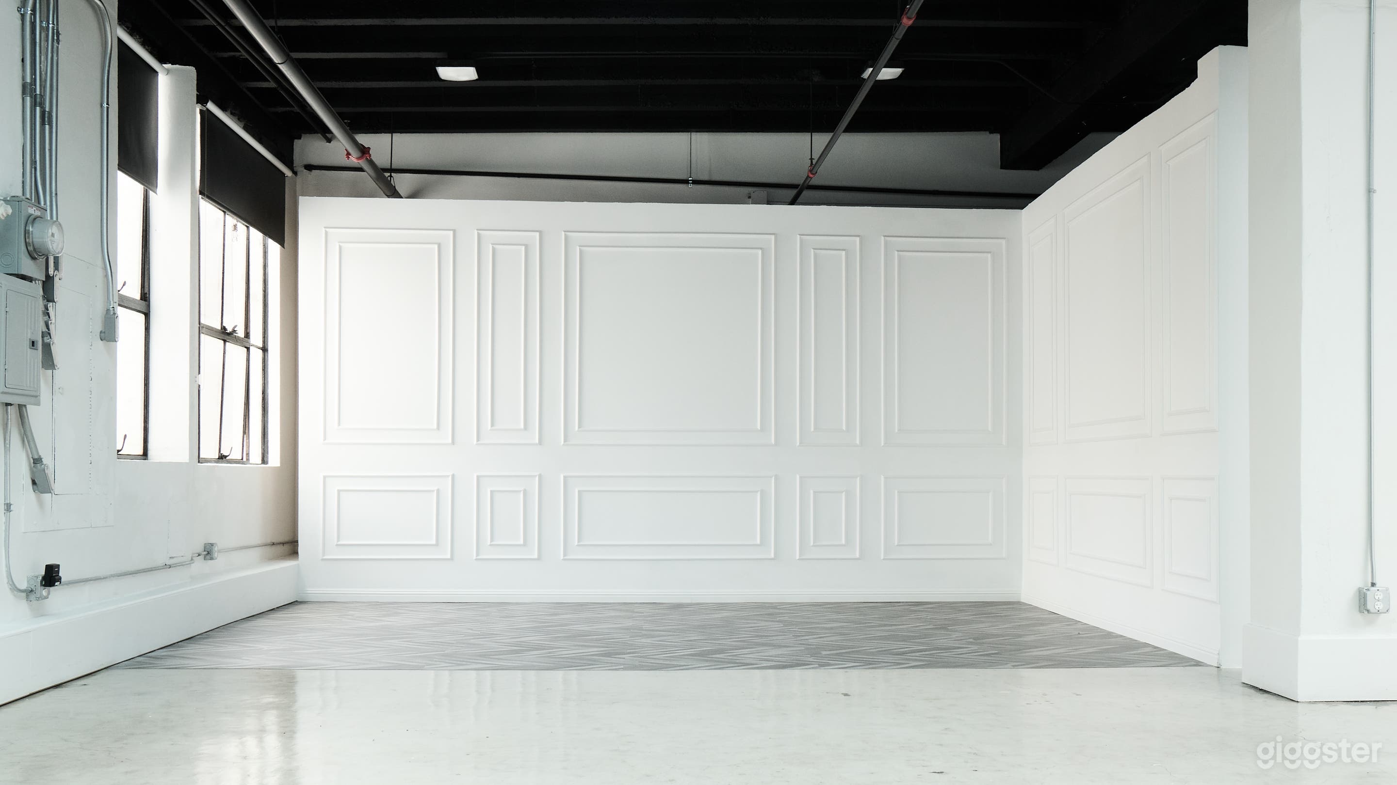 Daylight Downtown Los Angeles modular studio Photo 2