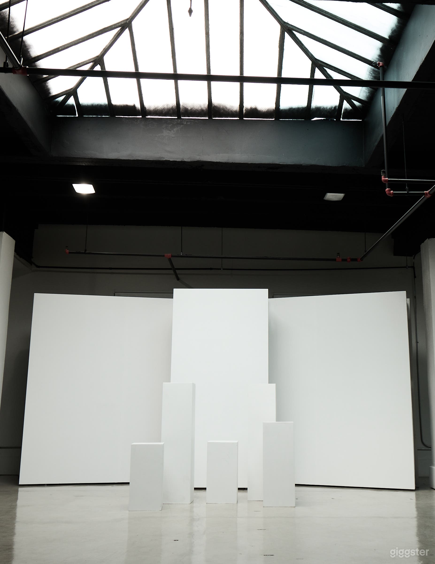 Daylight Downtown Los Angeles modular studio Photo 1