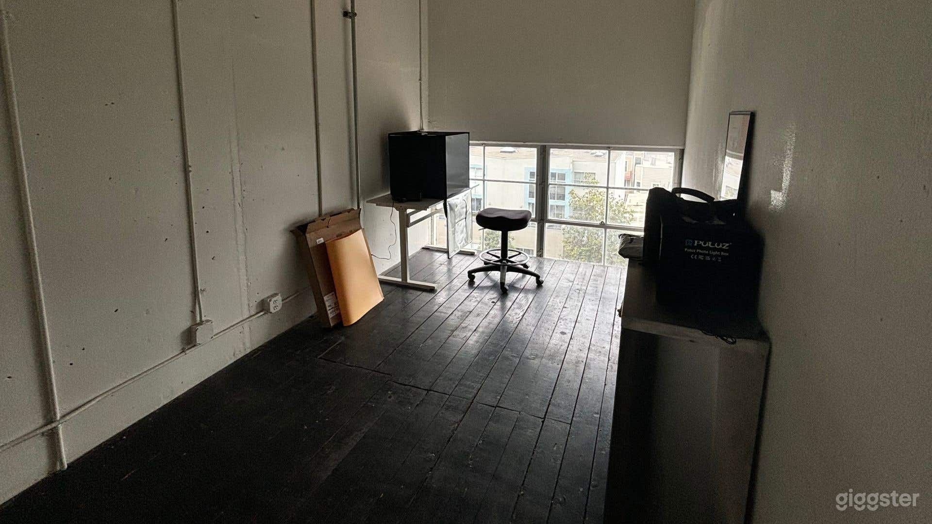 Studio Room with multiple light boxes