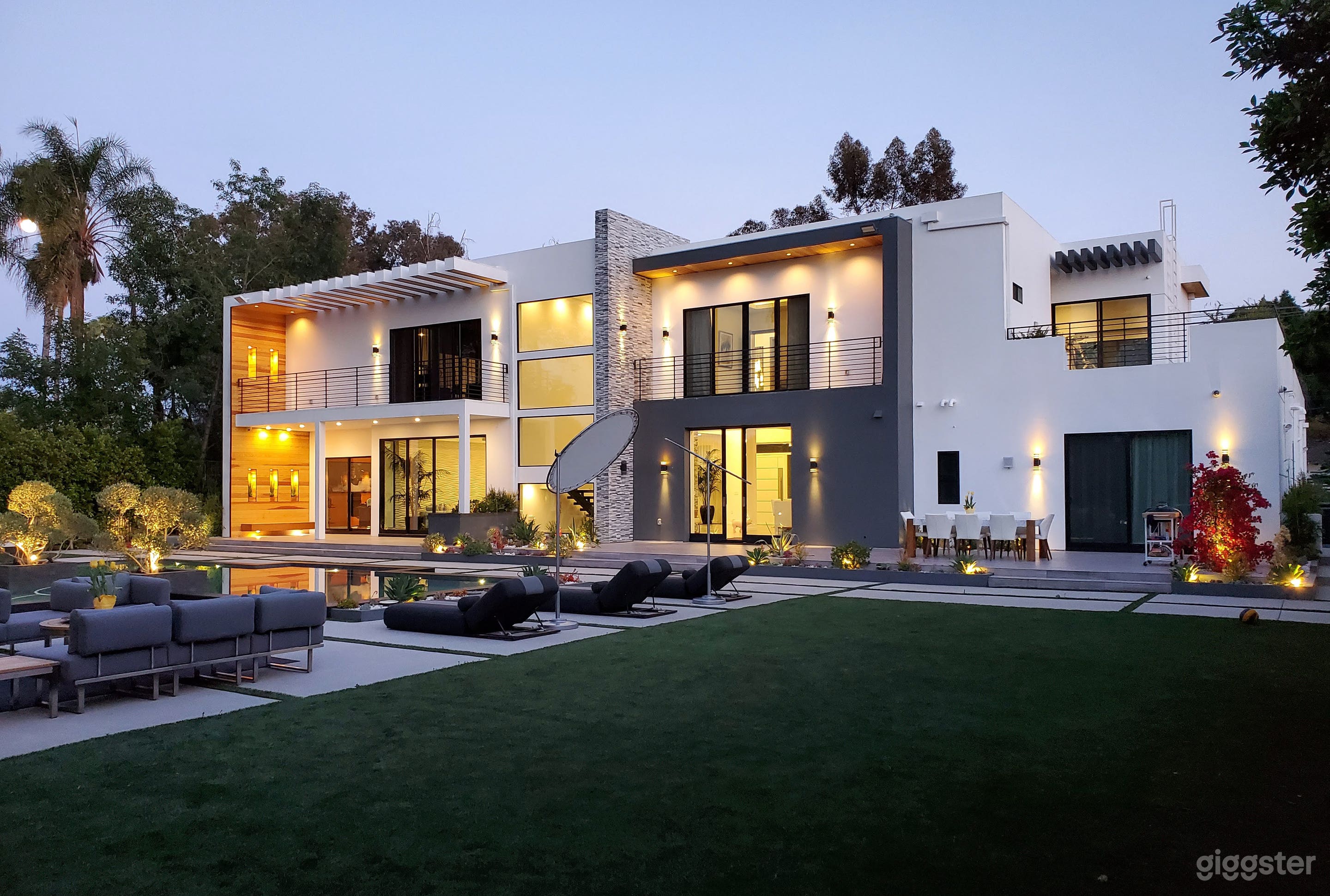 Modern Compound Photo 4