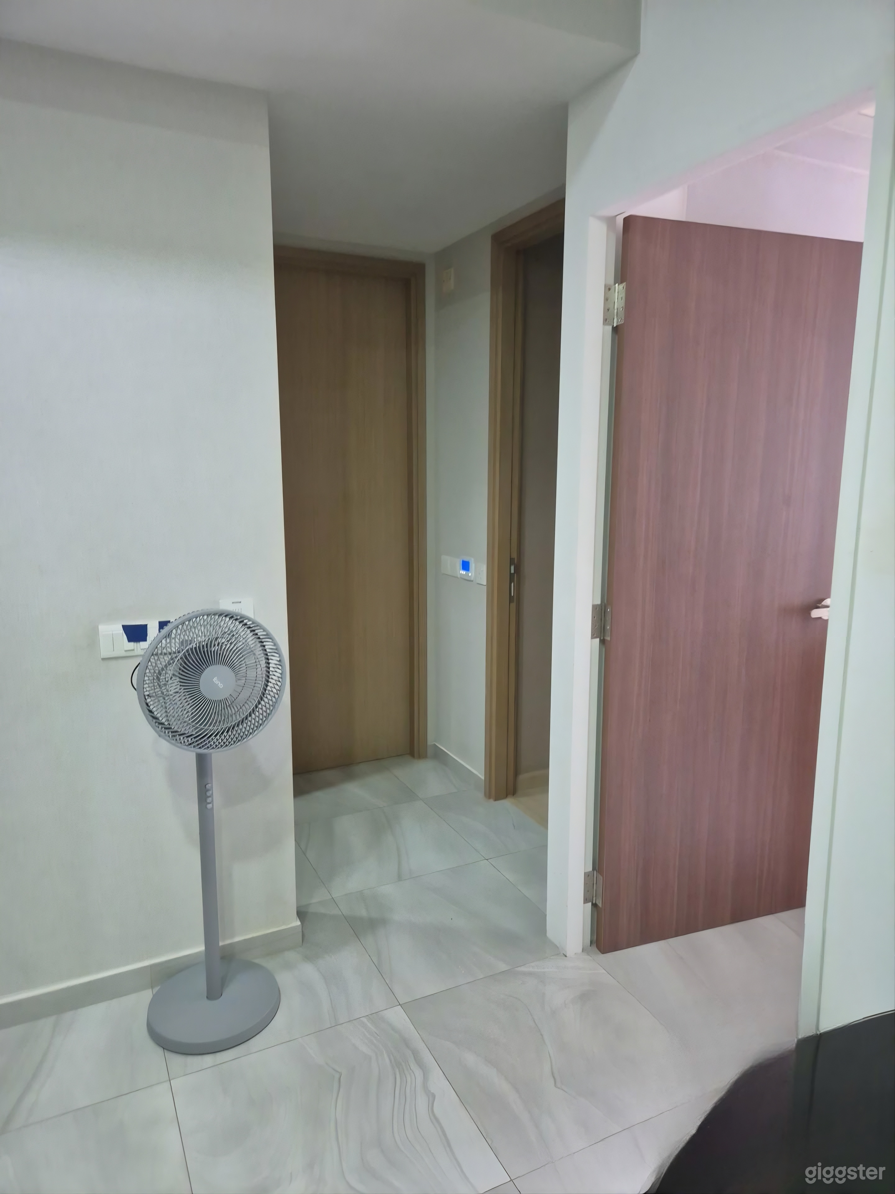 Spacious Designer Condo with Open-Concept Layout Photo 3