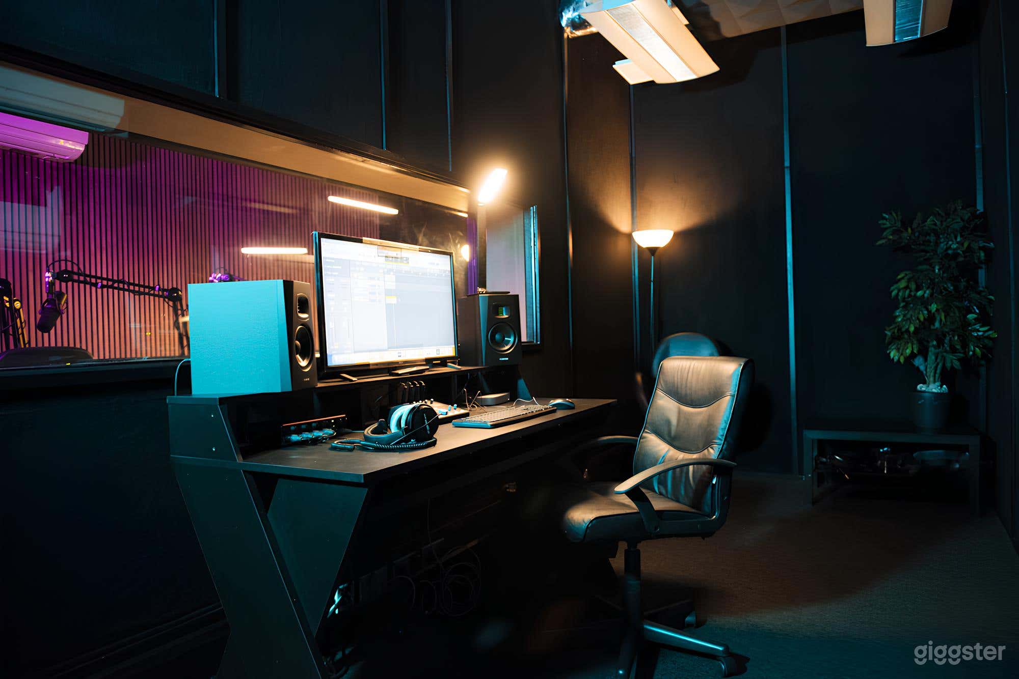 Podcast Studio Photo 2