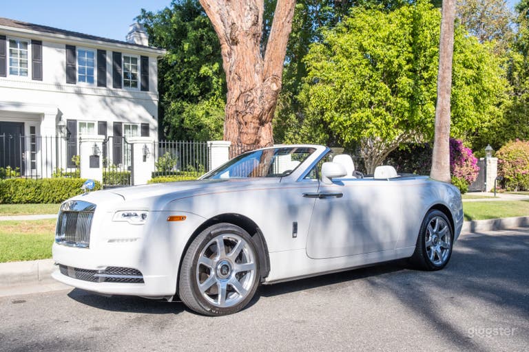  White Convertible Luxury Rolls-Royce Dawn 