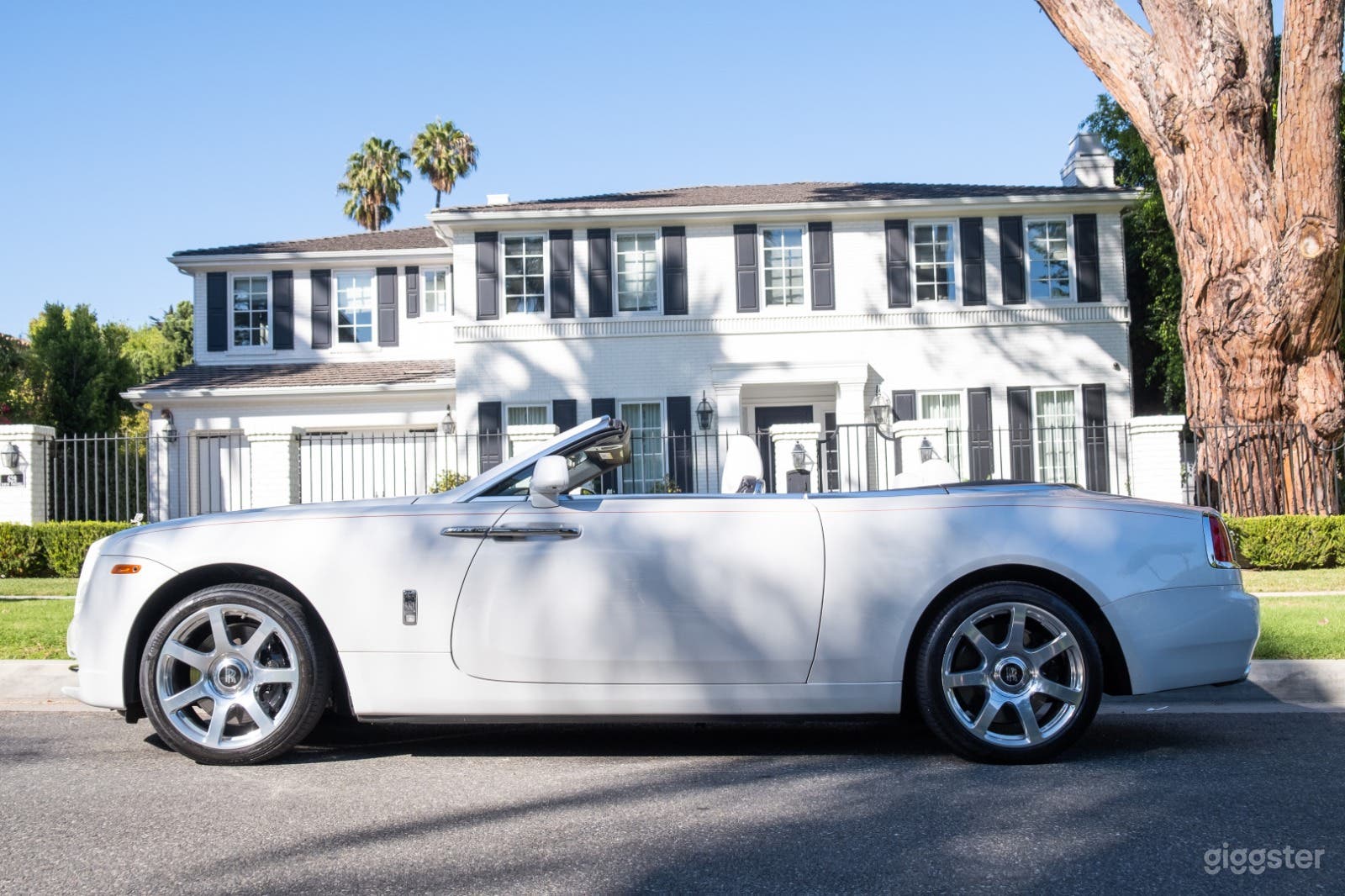 White Convertible Luxury Rolls-Royce Dawn Photo 1