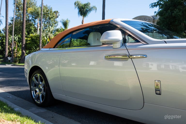  White Convertible Luxury Rolls-Royce Dawn 
