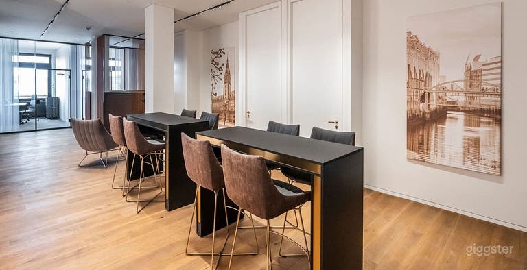  Distinctive Event Space Bistro & Lounge 