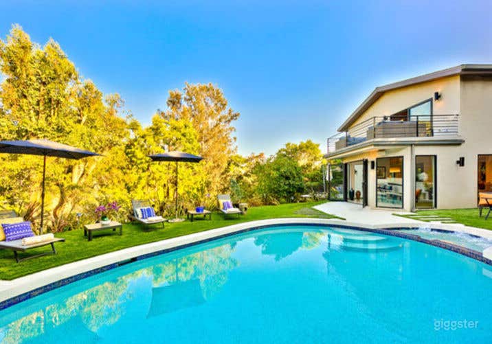 Casa Royal Swimming Pool in Beverly Hills Photo 2