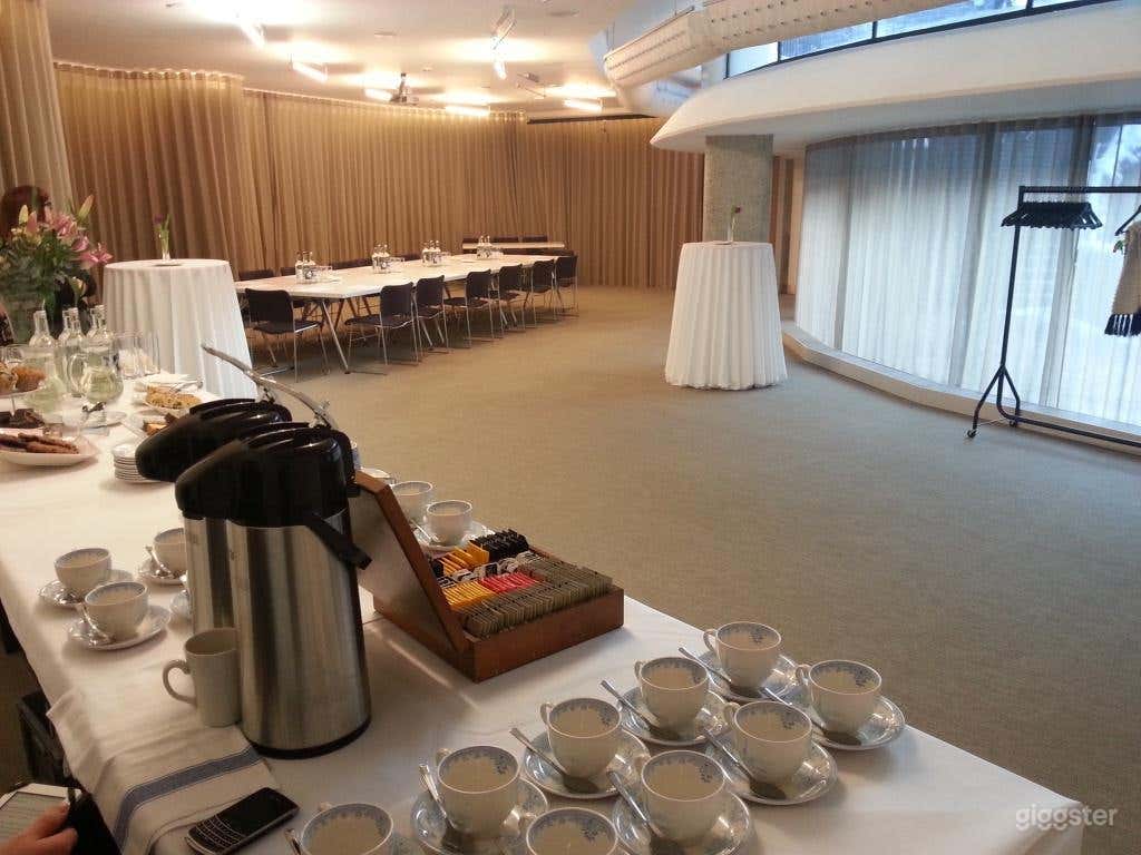 Brightly-lit Garden Room at London Museum Spaces Photo 3