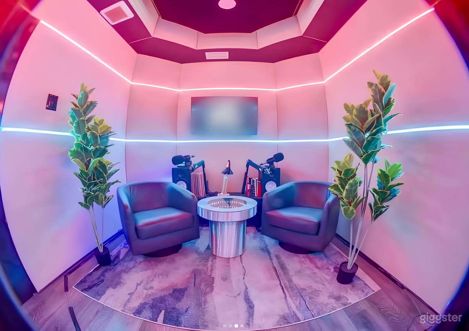 Top-notch Podcast Room Photo 3