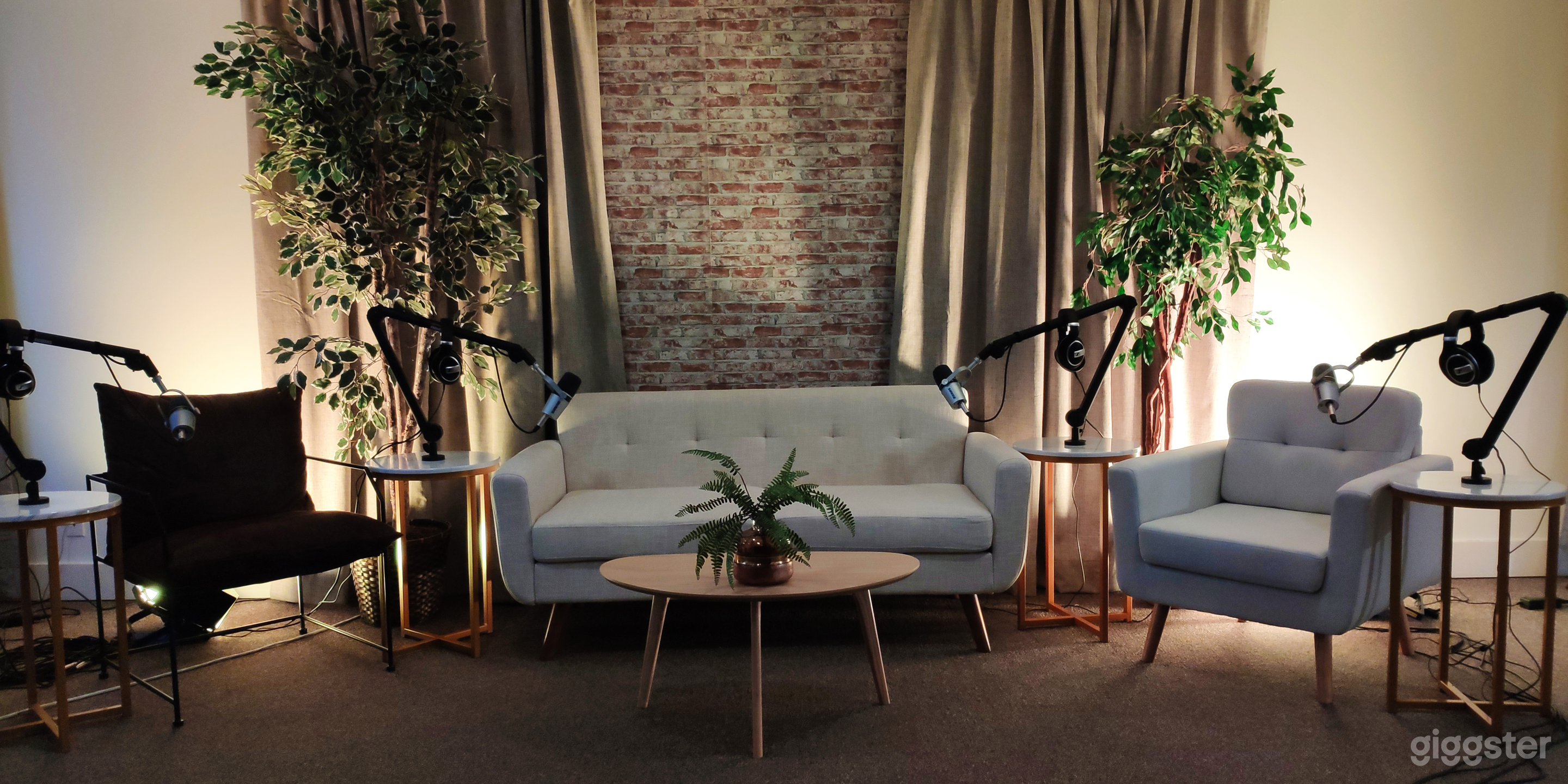 Podcast Studio - AUDIO &amp; VIDEO Photo 1