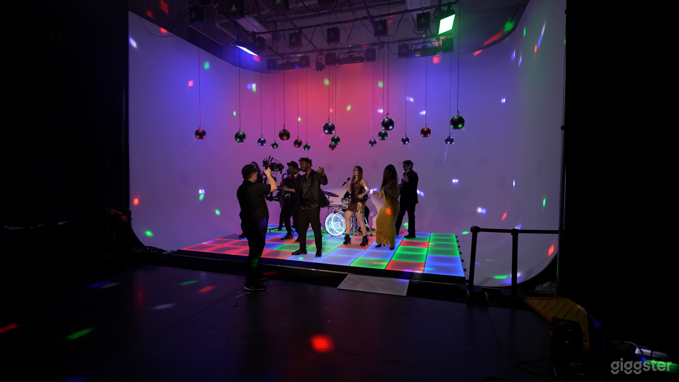 lots of lighting options